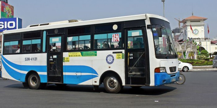 Đi xe bus từ Chợ Bến Thành ra sân bay Tân Sơn Nhất