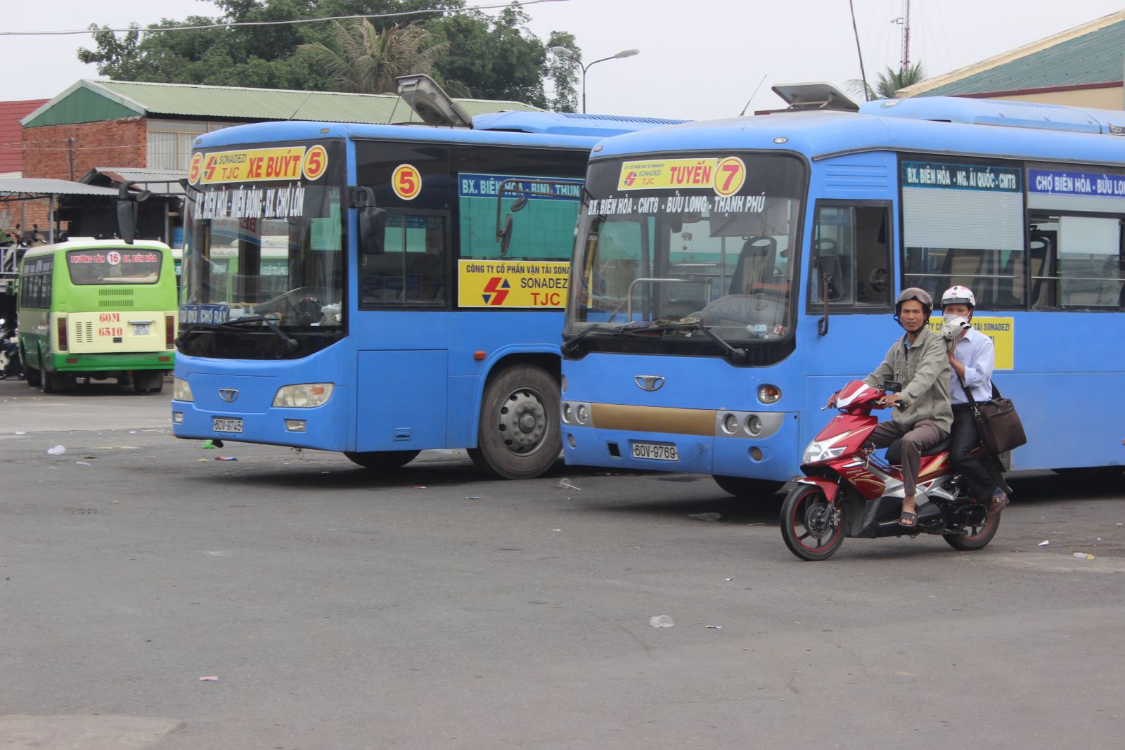 Bus No.05 and Bus No.07 from Ho Chi Minh city to Bien Hoa
