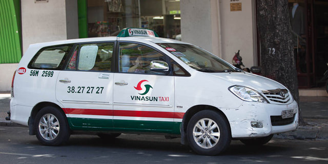 Đi taxi từ Chợ Bến Thành ra sân bay Tân Sơn Nhất