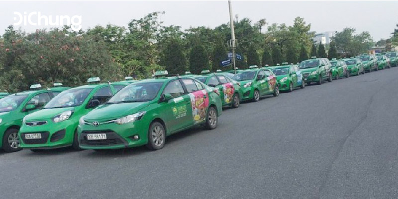 Những chiếc taxi màu xanh của Mai Linh trên đường phố